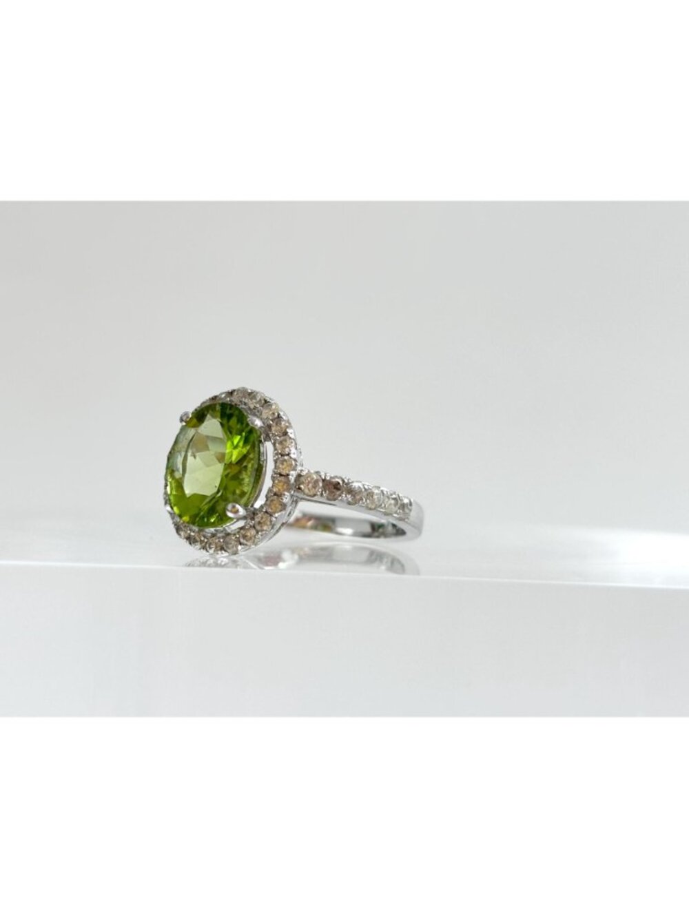 Peridot Gemstone Halo CZ Lined Sterling Silver 925 Vintage Ring - sz 7.25 - Picture 6 of 16